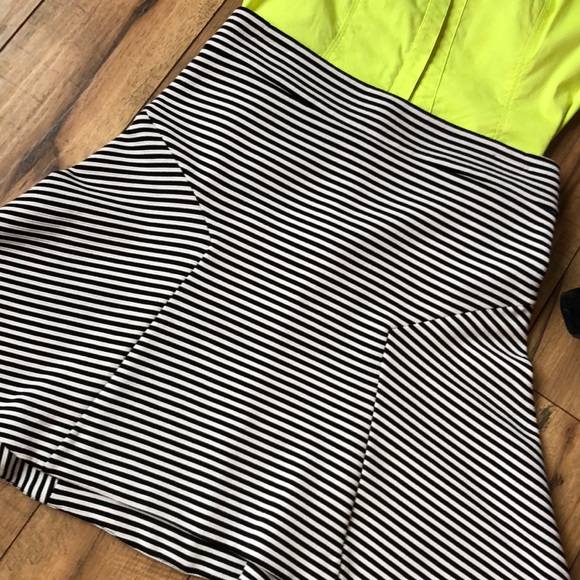 Express women’s skirt - Picture 2 of 2